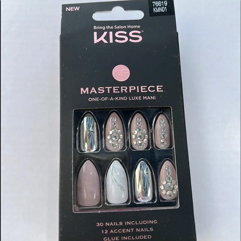 Kiss Masterpiece One-Of-A-Kind Luxe Mani Set in 'Kitty Gurl’